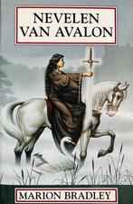 Nevelen van Avalon - Marion Bradley, Ophalen of Verzenden, Zo goed als nieuw, Marion Bradley