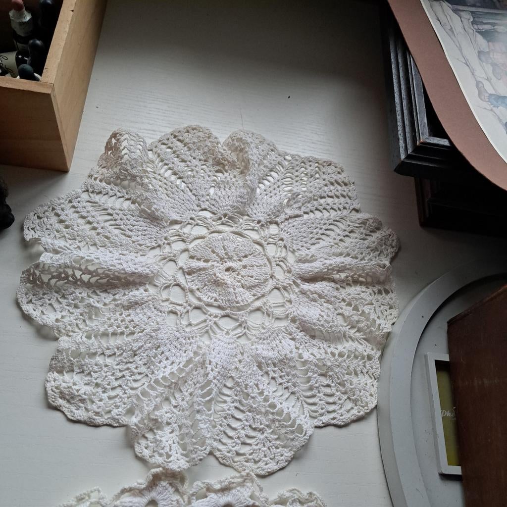 Gehaakte Kleedjes - 2 Rond & 2 Rechthoekig, Antiek en Kunst, Antiek | Kleden en Textiel, Ophalen of Verzenden