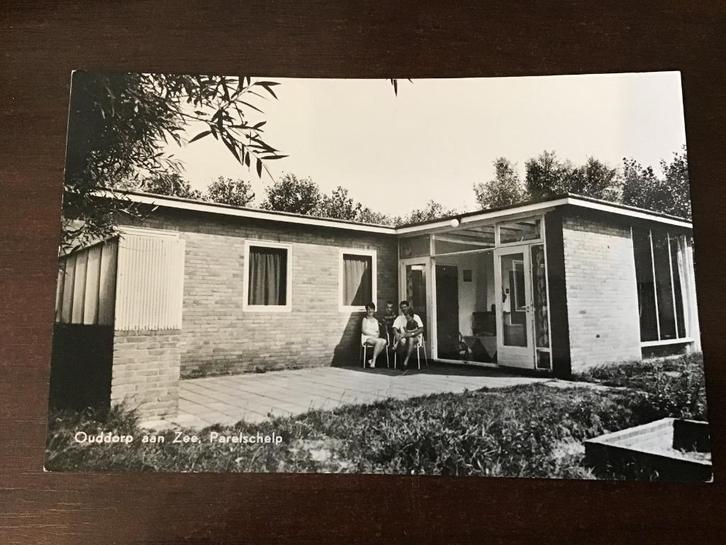 Ouddorp huisje de Parelschelp met volk rond 1971        256, Verzamelen, Ansichtkaarten | Nederland, Ongelopen, Zuid-Holland, 1960 tot 1980
