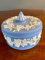Wedgwood Jasperware doos, blauw/wit, druivenmotief, Antiek en Kunst, Ophalen of Verzenden