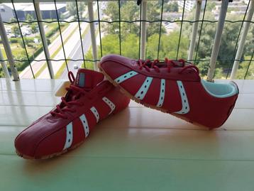 
Deze sneakers zijn helemaal nieuw beschikbaar voor biedingen