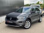 Volkswagen T-Roc 1.5 TSI Sport Pano ACC Camera Virtual Carpl, USB, 4 cilinders, 150 pk, Leder en Stof