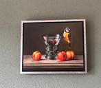 Schilderij pruimen, pimpelmees op een glas.