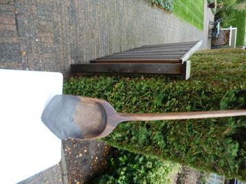 Houtenspade / schep. beschikbaar voor biedingen