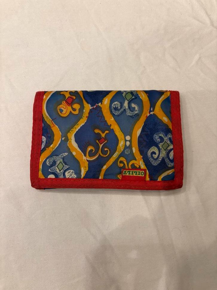 Oilily Portemonnee - Blauw/Rood met geel motief vintage!, Sieraden, Tassen en Uiterlijk, Portemonnees, Gebruikt, Oilily, Blauw