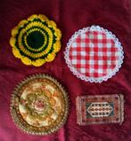 Poppenhuis vloerkleedjes en tafelkleedjes., Verzamelen, Poppenhuizen en Toebehoren, Ophalen of Verzenden, Zo goed als nieuw, Decoratie