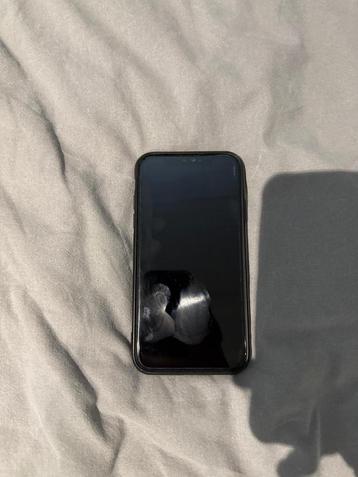 Apple iPhone 11 (69%) incl. Hoesje, doos, lader beschikbaar voor biedingen