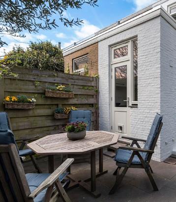 Tuinset met 4 stoelen (opknapper) beschikbaar voor biedingen
