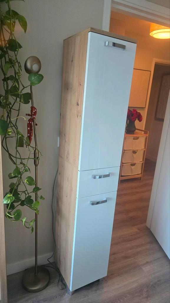 Hoge badkamerkast hoogglans/eikenlook - 174 x 33, Huis en Inrichting, Kasten | Lockerkasten, Zo goed als nieuw, Ophalen of Verzenden