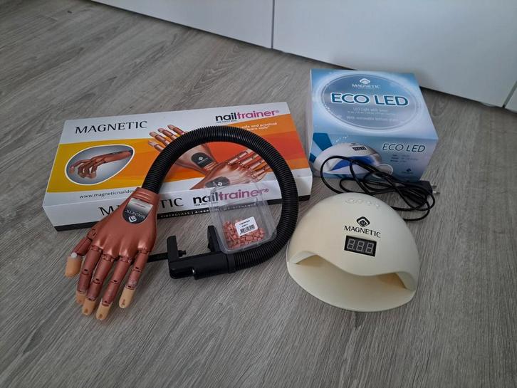 Magnetic uv lamp + nailtrainer., Sieraden, Tassen en Uiterlijk, Uiterlijk | Cosmetica en Make-up, Ophalen of Verzenden