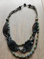 Ketting met o.a schelp en benen kralen, Sieraden, Tassen en Uiterlijk, Kettingen, Ophalen of Verzenden, Zo goed als nieuw, Overige materialen