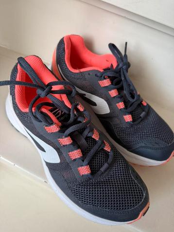 Sport shoes size 37 beschikbaar voor biedingen