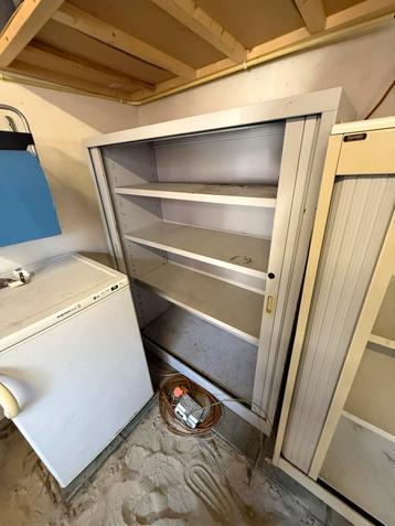 Archiefkast met schuifdeuren beschikbaar voor biedingen
