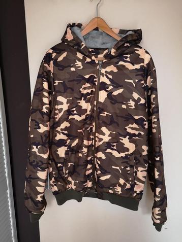 Gevoerd heren/ jongens vest met capuchon in camouflage print beschikbaar voor biedingen