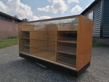 Toonbank vitrine beschikbaar voor biedingen