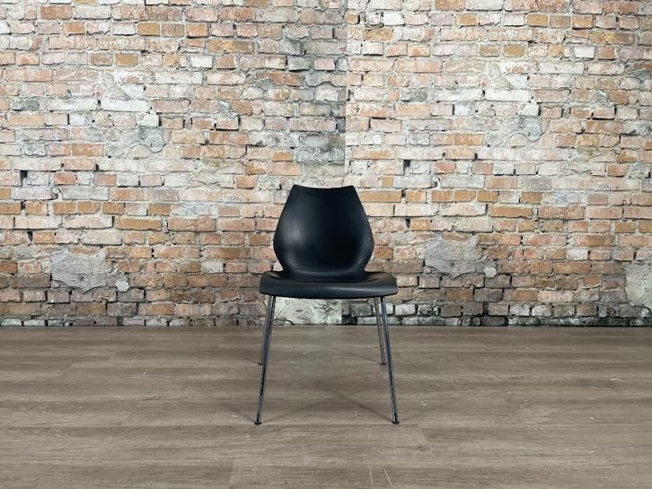 Kartell Maui zwart bij TheReSales, Huis en Inrichting, Stoelen, Zo goed als nieuw, Vijf, Zes of meer stoelen, Kunststof, Metaal