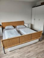 Mooi rieten bed met elektrisch verstelbare lattenbodems ., Huis en Inrichting, Slaapkamer | Bedden, 180 cm, Ophalen of Verzenden
