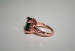 Ring kleur rood goud groen steen mt 18, 18 tot 19, Nieuw, Dame, Goud