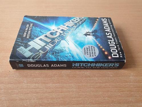 Douglas Adams - Hitchiker's Guide: losse deeltjes, Boeken, Fantasy, Gelezen, Ophalen of Verzenden