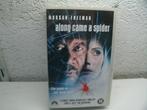 vhs 81b along came a spider, Cd's en Dvd's, VHS | Film, Zo goed als nieuw, Horror, Verzenden, Vanaf 16 jaar