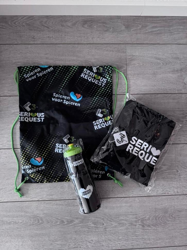 3FM Serious Request | | Tas | Handdoek | Bidon, Verzamelen, Merken en Reclamevoorwerpen, Nieuw, Gebruiksvoorwerp, Ophalen of Verzenden