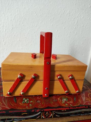 Vintage houten naaidoosje/sieradendoosje, uitklapbaar  beschikbaar voor biedingen