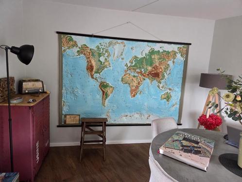 schoolkaart reliëf Wereld/Aarde, Antiek en Kunst, Antiek | Schoolplaten, Aardrijkskunde, Ophalen