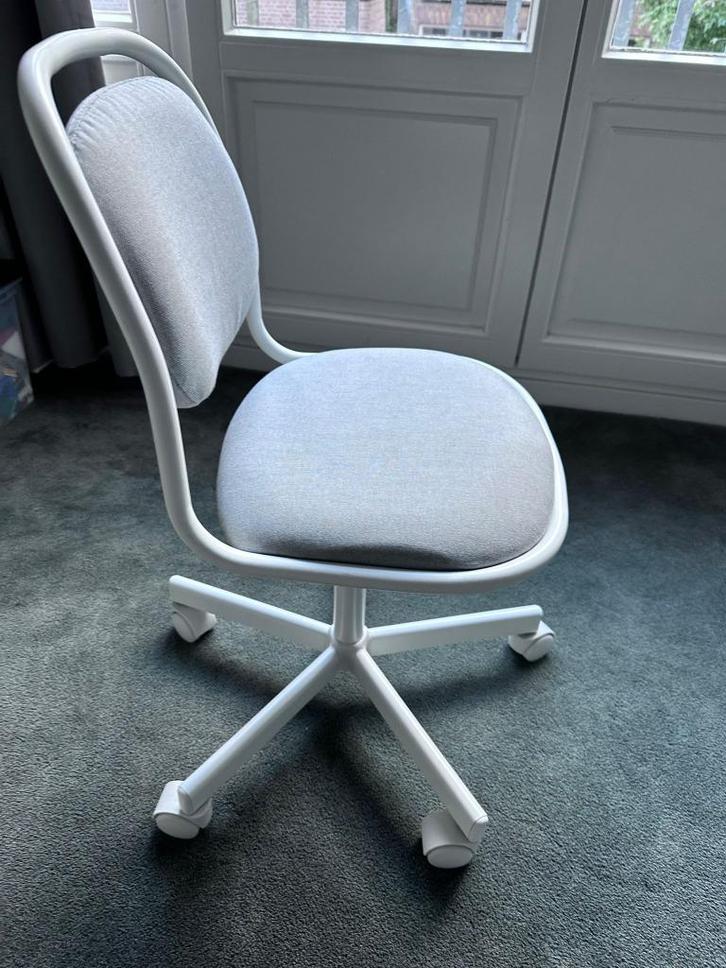Ikea kids desk chair, Kinderen en Baby's, Kinderkamer | Tafels en Stoelen, Stoel(en), Ophalen