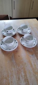 4 espresso kopjes met schotels van de Hema, Ophalen of Verzenden, Gebruikt, Overige stijlen, Kop(pen) en/of Schotel(s)
