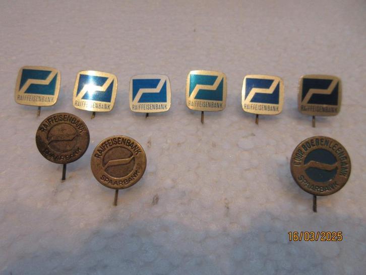 pins met logo van Raiffeisenbank - boerenleenbank, Verzamelen, Speldjes, Pins en Buttons, Zo goed als nieuw, Merk, Ophalen of Verzenden