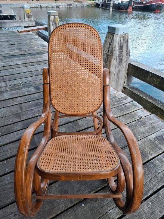 Thonet schommelstoel, Huis en Inrichting, Stoelen, Zo goed als nieuw, Eén, Hout, Riet of Rotan, Bruin, Ophalen