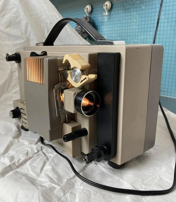 Vintage projector, Verzamelen, Fotografica en Filmapparatuur, Projector, 1960 tot 1980, Ophalen