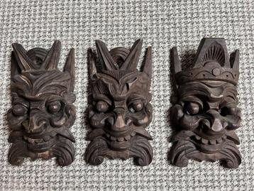 Chinese maskers; bewakers van de deuren beschikbaar voor biedingen