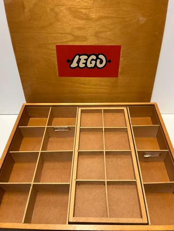 LEGO /  Houten Opbergdoos met vakjes   Vintage beschikbaar voor biedingen