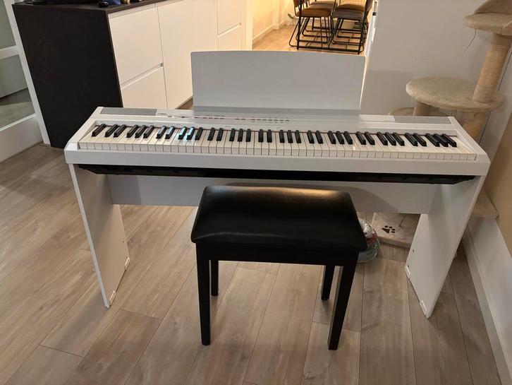 Yamaha Digitale Piano - Wit, Muziek en Instrumenten, Piano's, Zo goed als nieuw, Piano, Wit, Digitaal, Ophalen