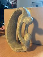 Afrikaans stenen beeld - Verbintenis, Antiek en Kunst, Kunst | Beelden en Houtsnijwerken, Ophalen of Verzenden