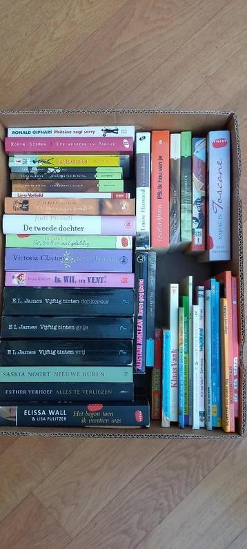 Leesboeken (volle bananendoos) beschikbaar voor biedingen