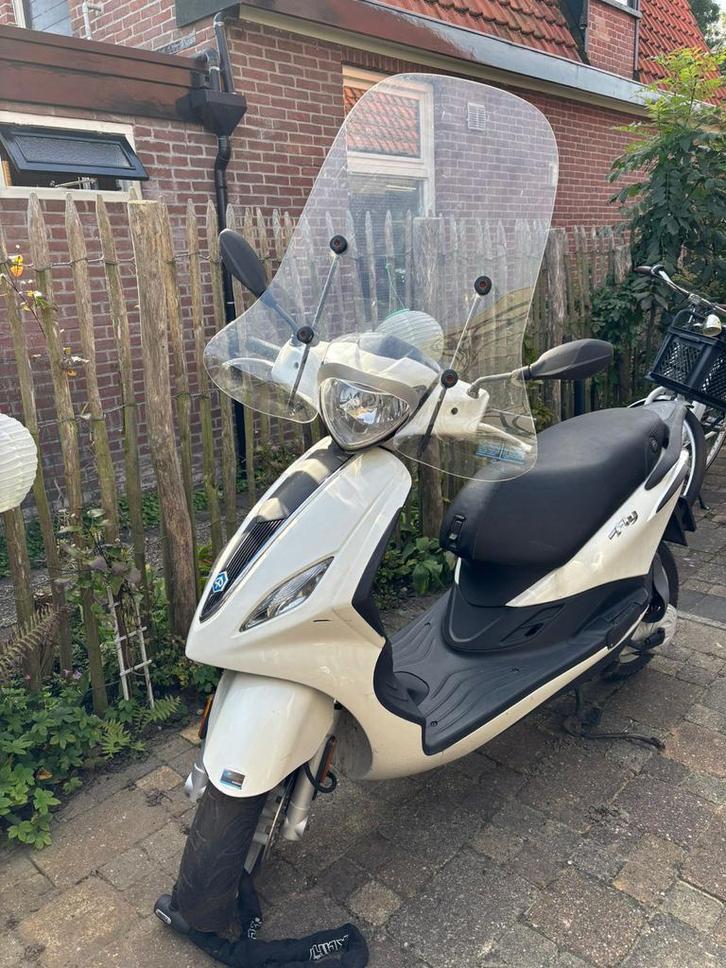 Piaggio Fly - 2016 Goede staat!, Fietsen en Brommers, Scooters | Yamaha, Gebruikt, Overige modellen, Maximaal 25 km/u, Benzine