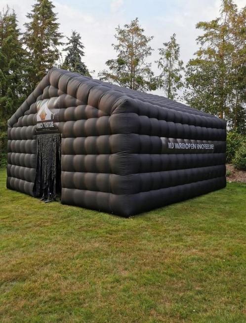 Opblaasbare Kroeg / Club / Feesttent 6x6 te huur, Hobby en Vrije tijd, Feestartikelen | Verhuur, Zo goed als nieuw, Verjaardag