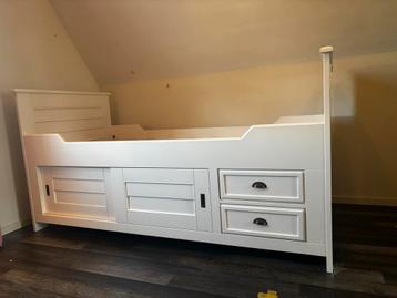 Kajuitbed met opbergruimte beschikbaar voor biedingen