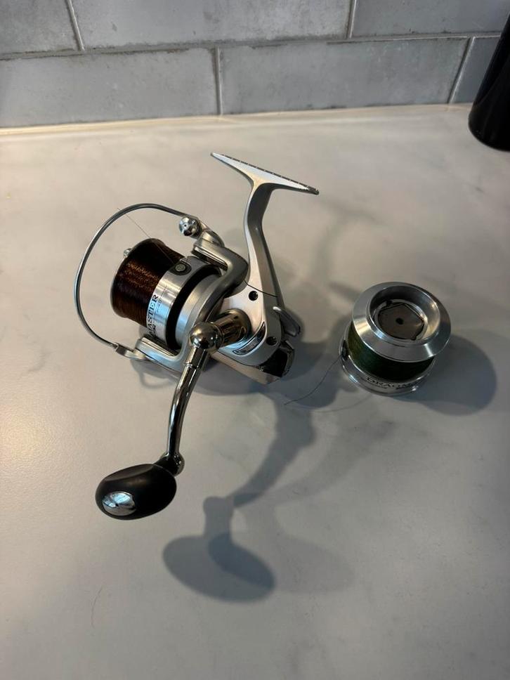 izgst spro dragmaster feeder special 555 molen alu res spoel, Watersport en Boten, Hengelsport | Witvissen, Nieuw, Molen, Ophalen of Verzenden