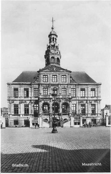 (300-156-011) Maastricht Stadhuis beschikbaar voor biedingen