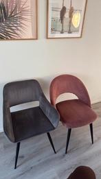 4 stoelen 2 roze en 2 grijs Karwei, Ophalen, Zo goed als nieuw, Overige kleuren, Twee
