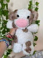 Gehaakte fluffy koe knuffel, Verzenden, Zo goed als nieuw, Koe