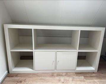 TV meubel / Boekenkast / Vakkenkast beschikbaar voor biedingen