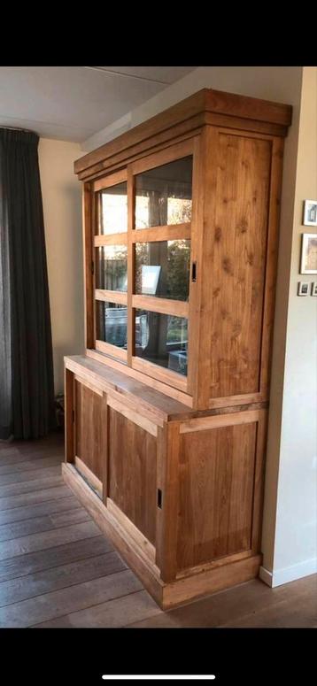 Teak houten buffetkast beschikbaar voor biedingen