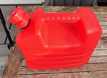 Jerrycan benzine 10 L met schenktuit beschikbaar voor biedingen