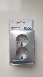 GAMMA wandcontactdoos dubbel randaarde zilvergrijs, Doe-het-zelf en Verbouw, Elektra en Kabels, Ophalen of Verzenden, Nieuw, Stopcontact