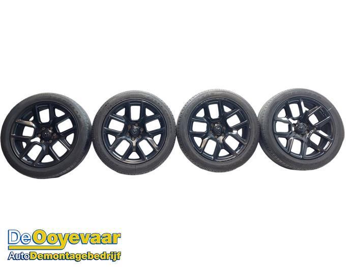 Velgen set + banden van een Dodge RAM, Auto-onderdelen, Banden en Velgen, Personenwagen, Gebruikt, 3 maanden garantie, Ophalen of Verzenden