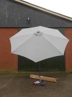 Parasol 3m + een granietvoet MADISON + hoes te koop, Ophalen, Zo goed als nieuw